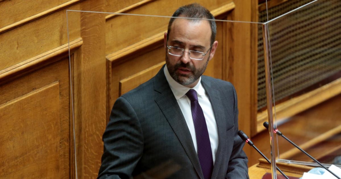 Άδειασαν θέσεις, άνοιξαν ορέξεις αλλά ο Μαραβέγιας δεν έφυγε ποτέ από το παιχνίδι