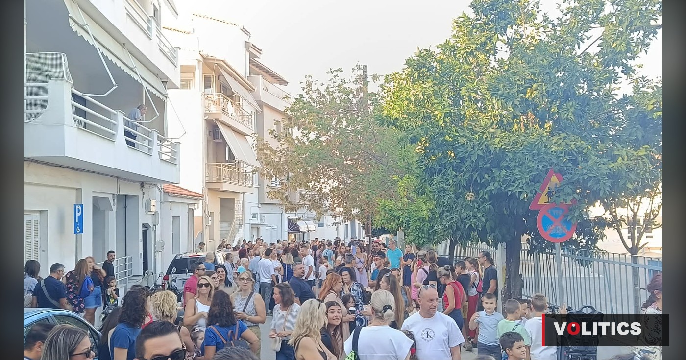 14ο Δημοτικό Σχολείο Βόλου: Ζητούν καλύτερη εκπαίδευση, αλλά μπλοκάρουν την πρώτη μέρα των παιδιών