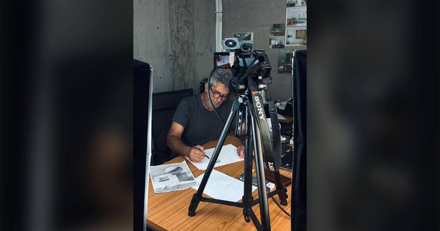 Ο viral αρχιτέκτονας Βασίλης Βασιλειάδης στο VOLITICS: «Η αρχιτεκτονική μάς επηρεάζει χωρίς να το καταλαβαίνουμε»