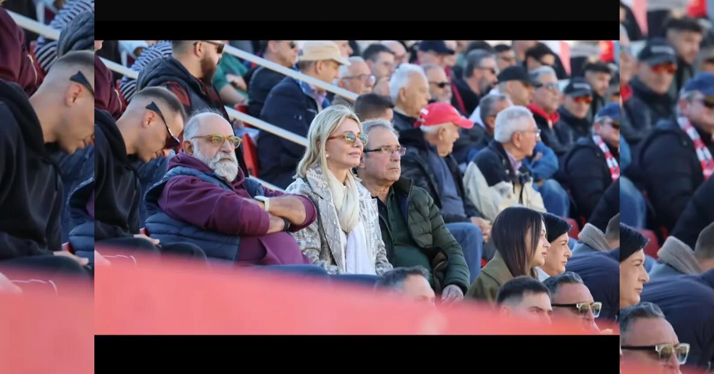 Η Ζέττα Μακρή ανακάλυψε και τα γήπεδα! Μύρισαν εκλογές ή μας έπιασε ξαφνικά η αγάπη για την μπάλα;