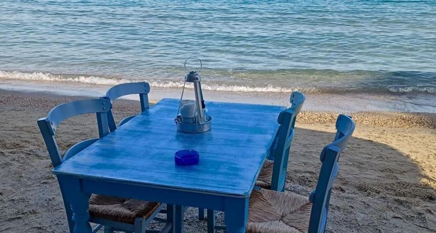 Mπαράζ συλλήψεων στη Σκιάθο για τα τραπεζοκαθίσματα