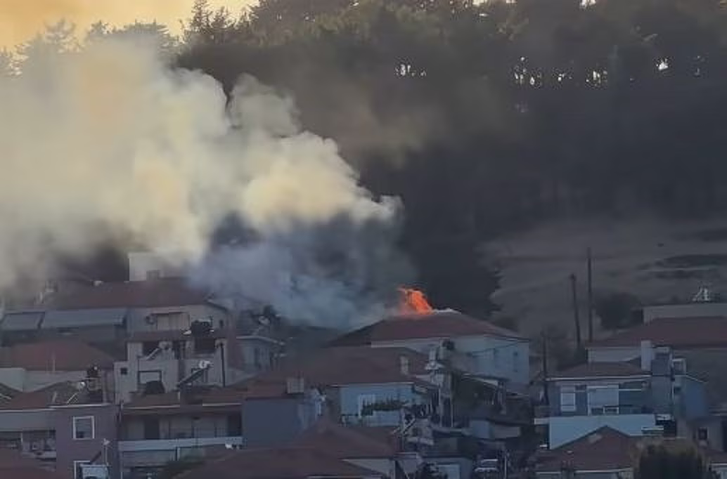 Φωτιά σε σπίτι στη Μυτιλήνη – Οι γείτονες κάλεσαν την Πυροσβεστική