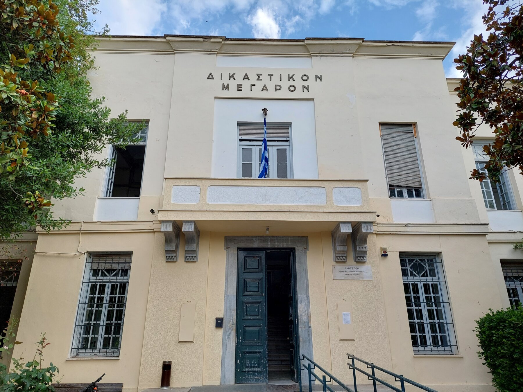Καμπάνα σε 47χρονο στον Βόλο – Κυκλοφορούσε έχοντας επάνω του σουγιά