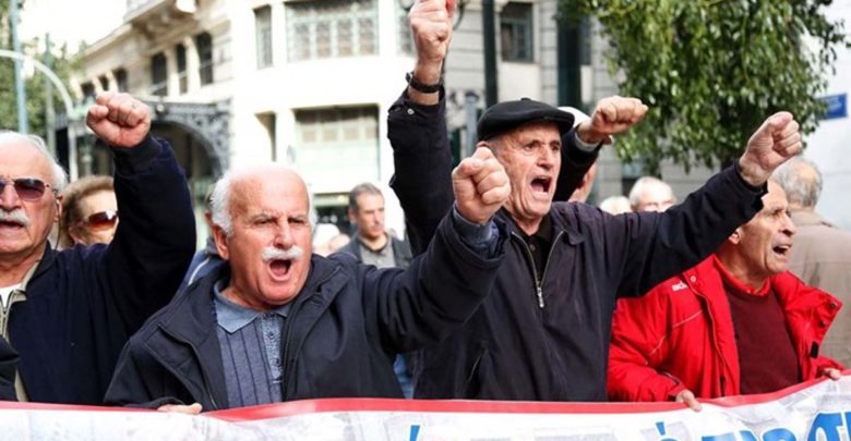 «Δεν πάει άλλο!»: Στους δρόμους οι συνταξιούχοι του Βόλου με προορισμό τη ΔΕΘ