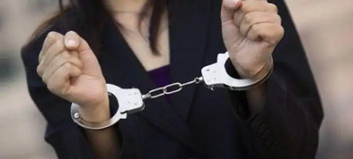 Συνελήφθη οικιακή βοηθός που έκλεψε κοσμήματα αξίας 40.000€ από σπίτια