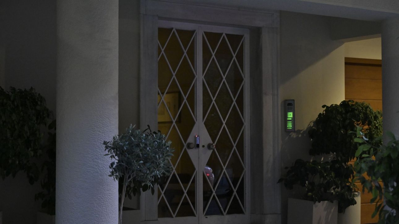 Μαζωνάκης: Τα σακουλάκια στο μπαλκόνι, οι τιμές-«φαρμακείο»-Μαρτυρία στο CNN Greece για το ιατρείο