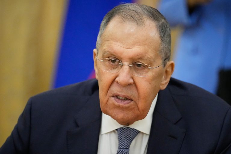 Λαβρόφ: Η Ρωσία έτοιμη να ξαναρχίσει τις συνομιλίες με την Ουκρανία, αλλά χωρίς κατάπαυση πυρός