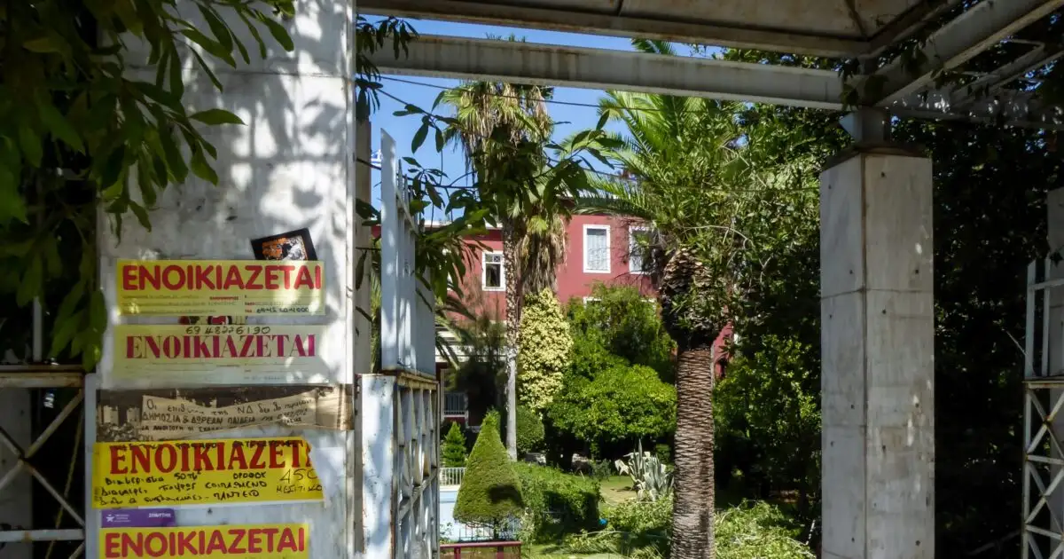 Επιστροφή ενοικίου: Δυο μέρες μόνο ^ φτάνει ο μισθός; Τι δείχνουν τα POS ^ γιατί είναι στην αναμονή η βιομηχανία ^ De facto ΥΠΕΞ ο Παπασταύρου; ^ «ξεφτίζει» ο κλάδος της ένδυσης ^ οι τσιμεντένιες αποδόσεις της ΤΙΤΑΝ ^ αεροπορικές στο «κόκκι