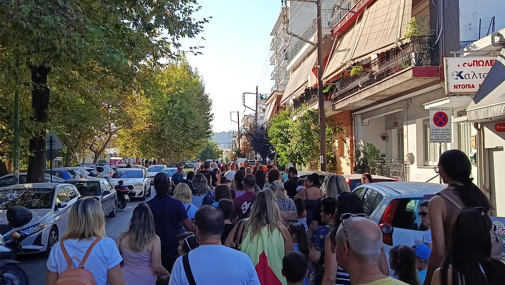 Δεν έγινε ο Αγιασμός σε σχολείο του Βόλου – Διαμαρτυρία γονέων για συγχωνεύσεις τμημάτων
