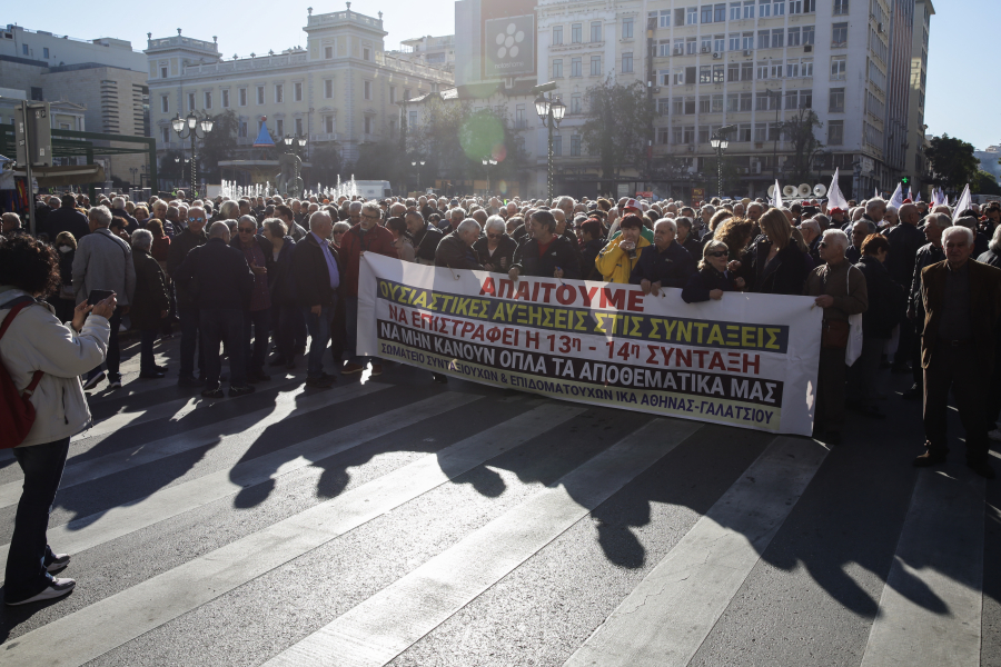 Σφοδρές αντιδράσεις συνταξιούχων για τα μέτρα: «Εκτός 300.000 από το επίδομα 400 ευρώ, δεν ζητάμε φιλοδωρήματα»