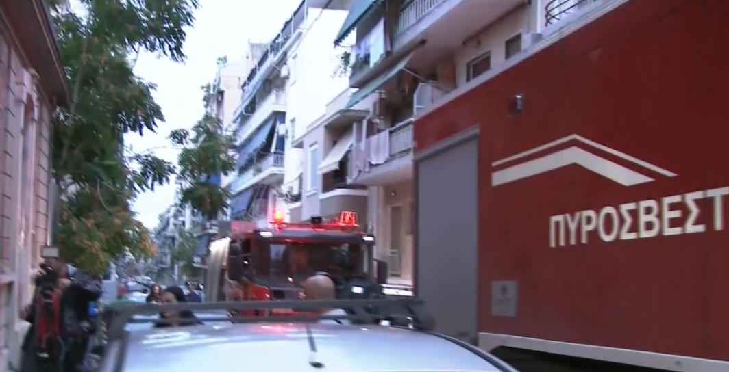 Σεπόλια: Πυρκαγιά σε υπόγειο διαμέρισμα – Στο νοσοκομείο 28χρονος ένοικος