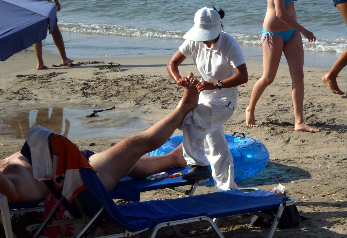 Χειροπέδες σε πλανόδια μασέρ στη Σκιάθο