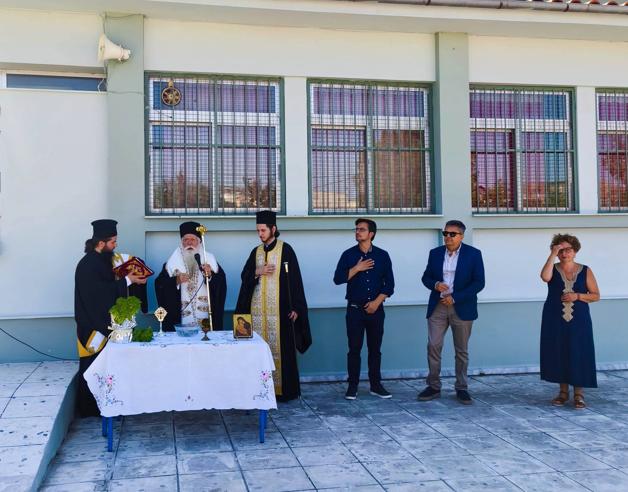 Ο αγιασμός στο 3ο Γυμνάσιο Νέας Ιωνίας Βόλου από τον Σεβασμιώτατο Μητροπολίτη Δημητριάδος κ. Ιγνάτιο