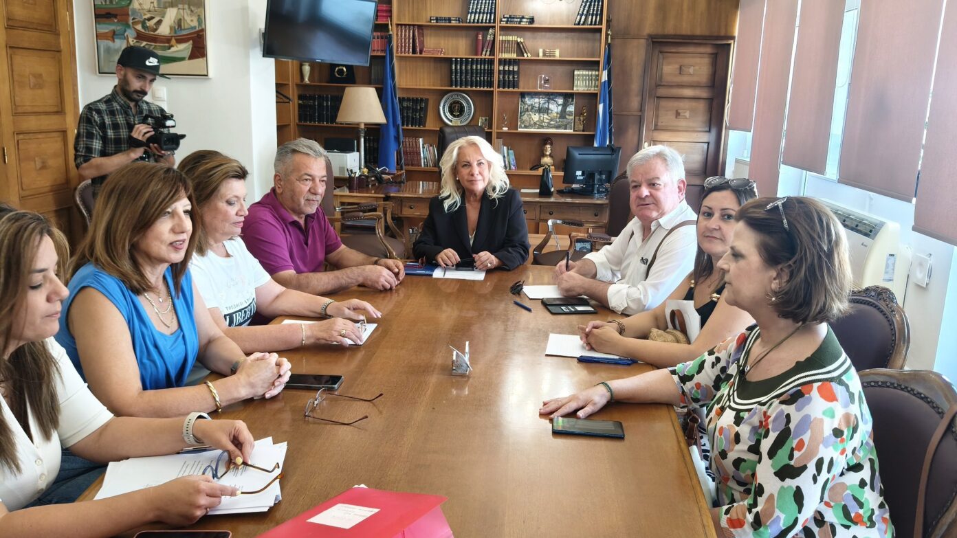 Δεν βγήκε… λευκός καπνός στη συνάντηση Περιφέρειας – Δευτεροβάθμιας για ασφαλείς μετακινήσεις μαθητών