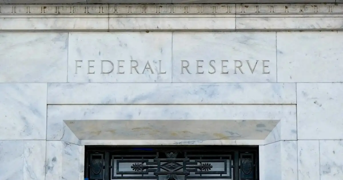 Η Fed ανοίγει «παράθυρο» για μη αύξηση των επιτοκίων