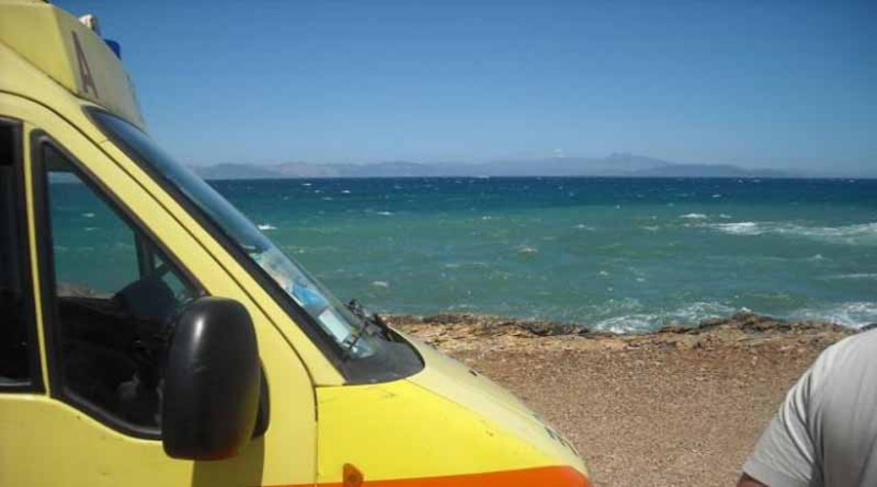 Μάχη στη ΜΕΘ για τον 78χρονο που ανασύρθηκε χωρίς τις αισθήσεις του από το Σουτραλί – Νεκρή 76χρονη στην παραλία των Αλυκών