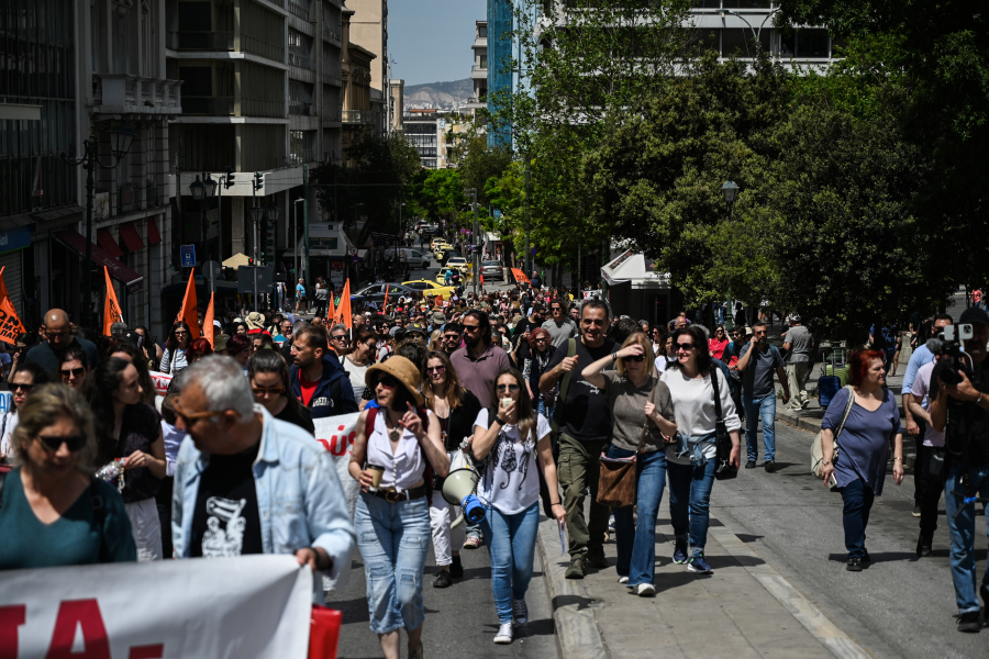 Επίδομα Χριστουγέννων 500 ευρώ στο Δημόσιο: Τι πραγματικά θα μένει στους 720.000 υπαλλήλους