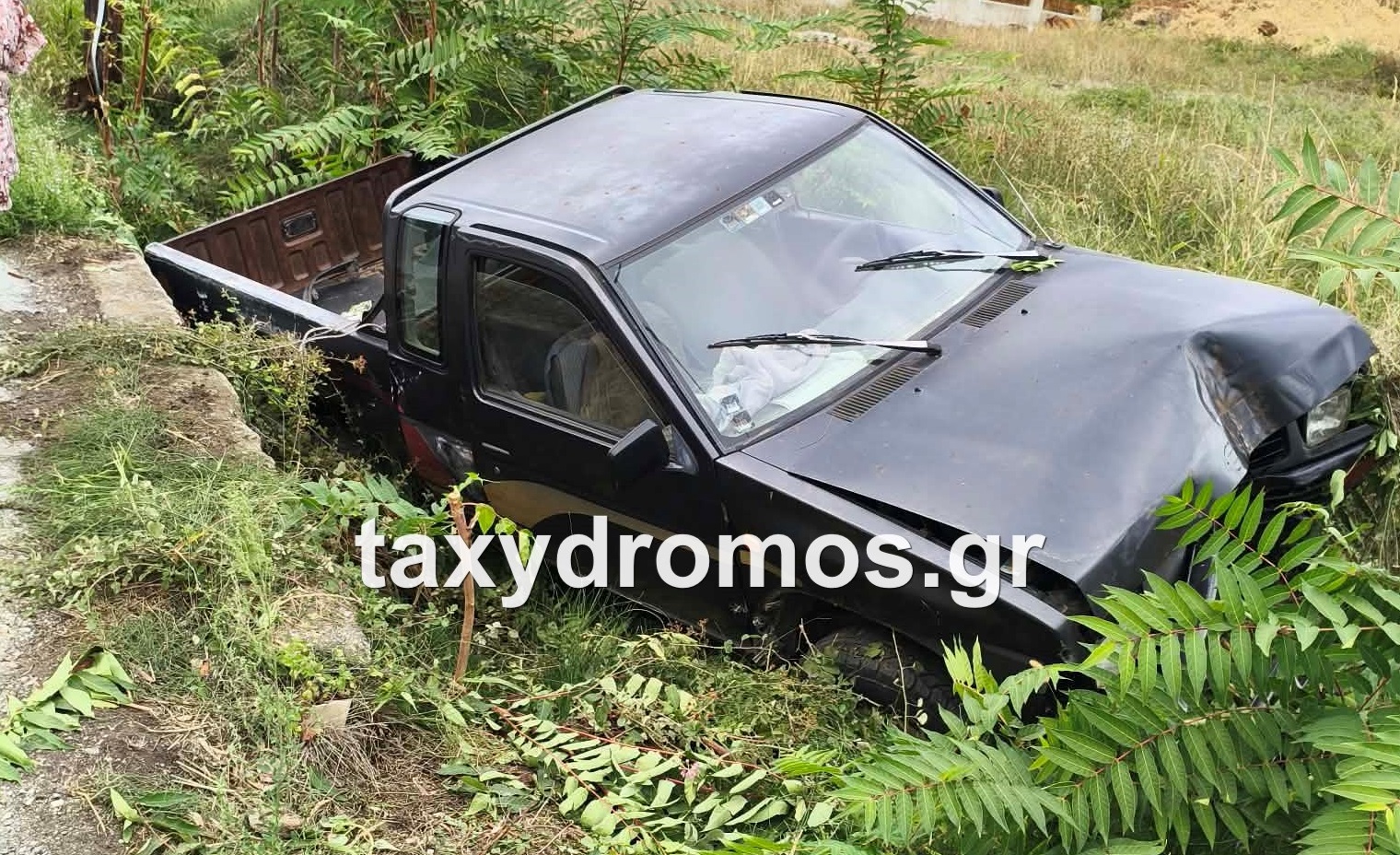Τροχαίο στο δρόμο Βόλου-Αργαλαστής με αγροτικό που έκοψε κολώνα της ΔΕΗ!!