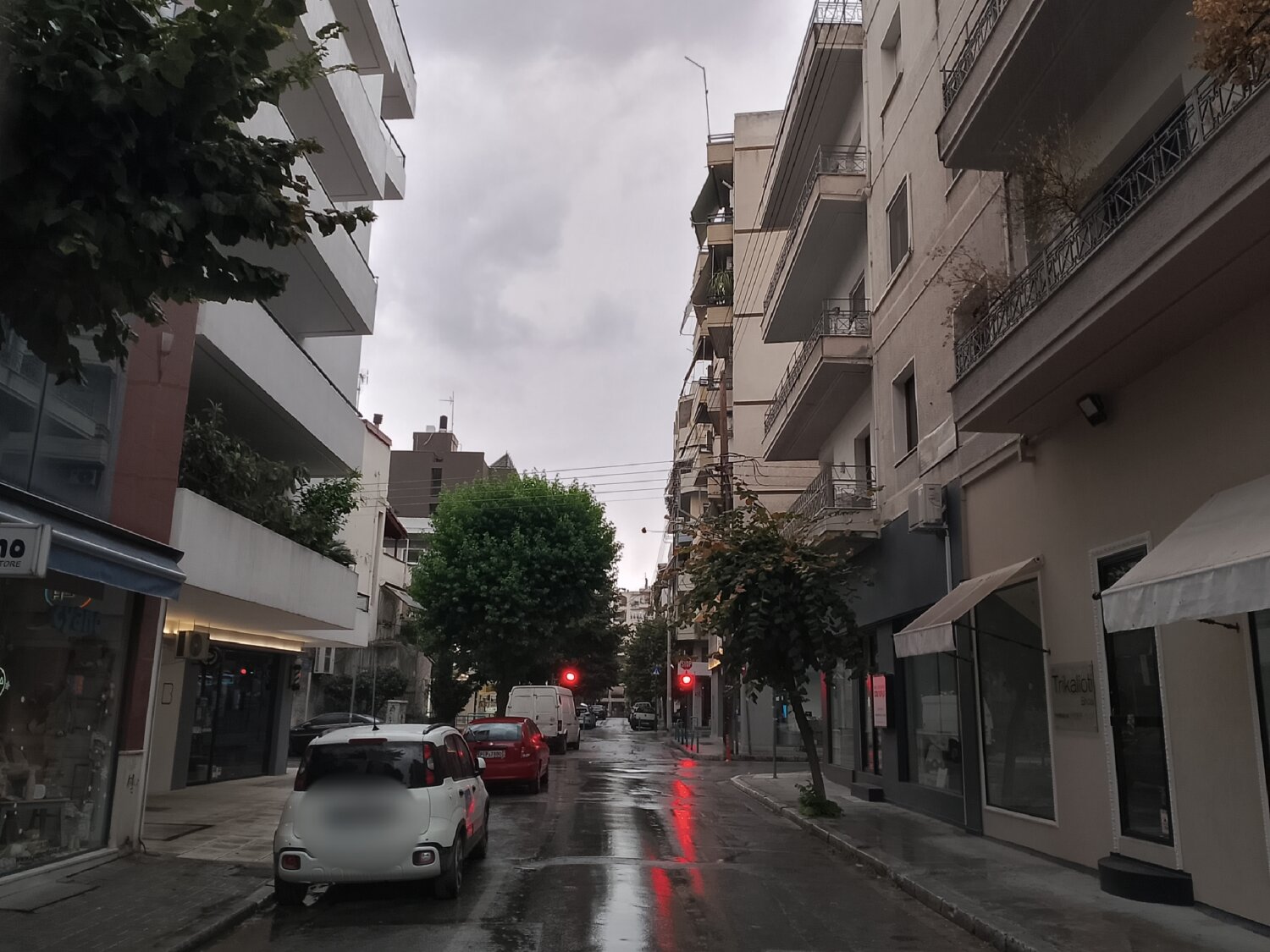 Πρώτη φθινοπωρινή βροχή στη Λάρισα με υψηλές θερμοκρασίες