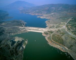 Έκδοση άδειας σε περιοχή δασικού χαρακτήρα, για Μικρό Υδροηλεκτρικό στη λίμνη Σμοκόβου