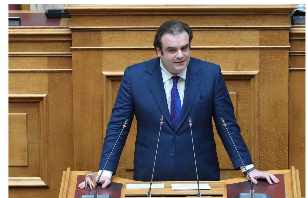 Πιερρακάκης στον Realfm 97,8: Προτιμώ τις πατριωτικές φοροαπαλλαγές παρά τους πατριωτικούς φόρους – Τι είπε για τα 400 ευρώ στους συνταξιούχους και τον «Κουμπαρά»