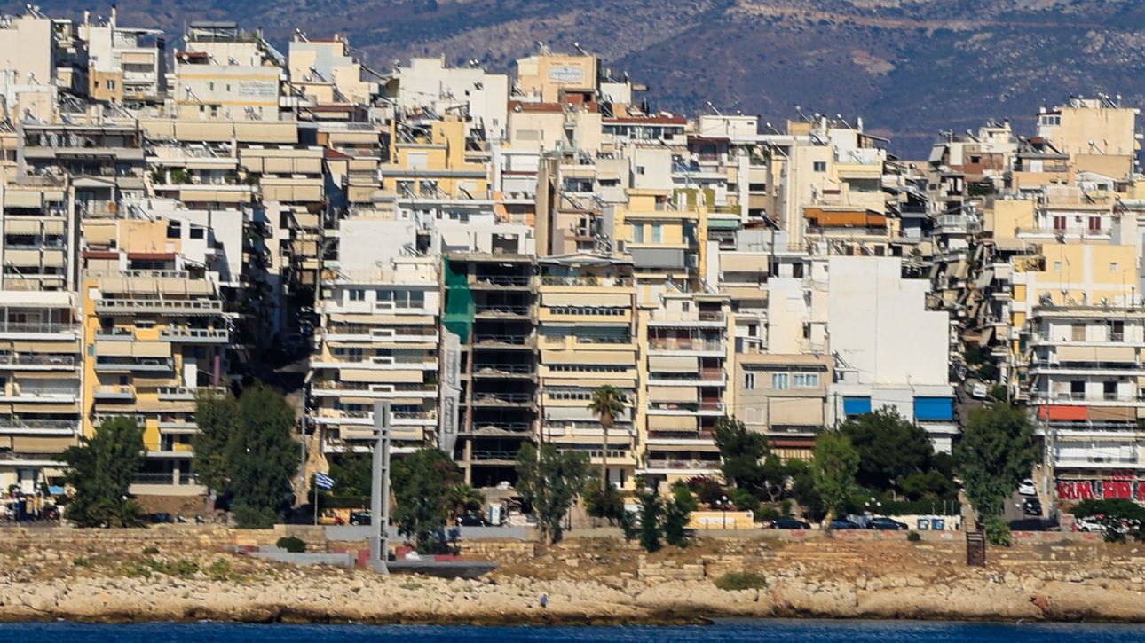 Η ΑΑΔΕ βγάζει στο «σφυρί» 43 ακίνητα με τιμή εκκίνησης τα 1.000 ευρώ