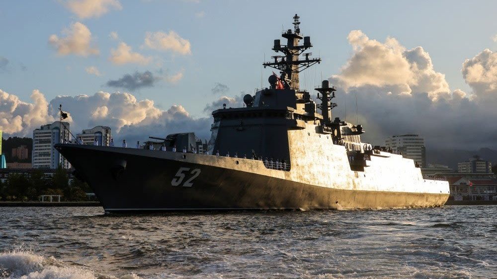 Βόρεια Κορέα: Εντάχθηκε επισήμως στο στόλο το πλοίο που είχε αναποδογυρίσει κατά την καθέλκυσή του