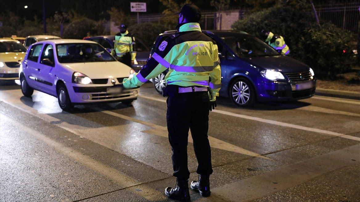 Σοβαρό επεισόδιο στο Τμήμα Τροχαίας Βόλου – Ζευγάρι «στόλισε» διοικητή και τροχονόμο