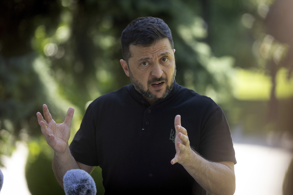 Bloomberg – Ζελένσκι: Ο Τραμπ πιέζει την Ουκρανία να παραδοθεί στη Ρωσία