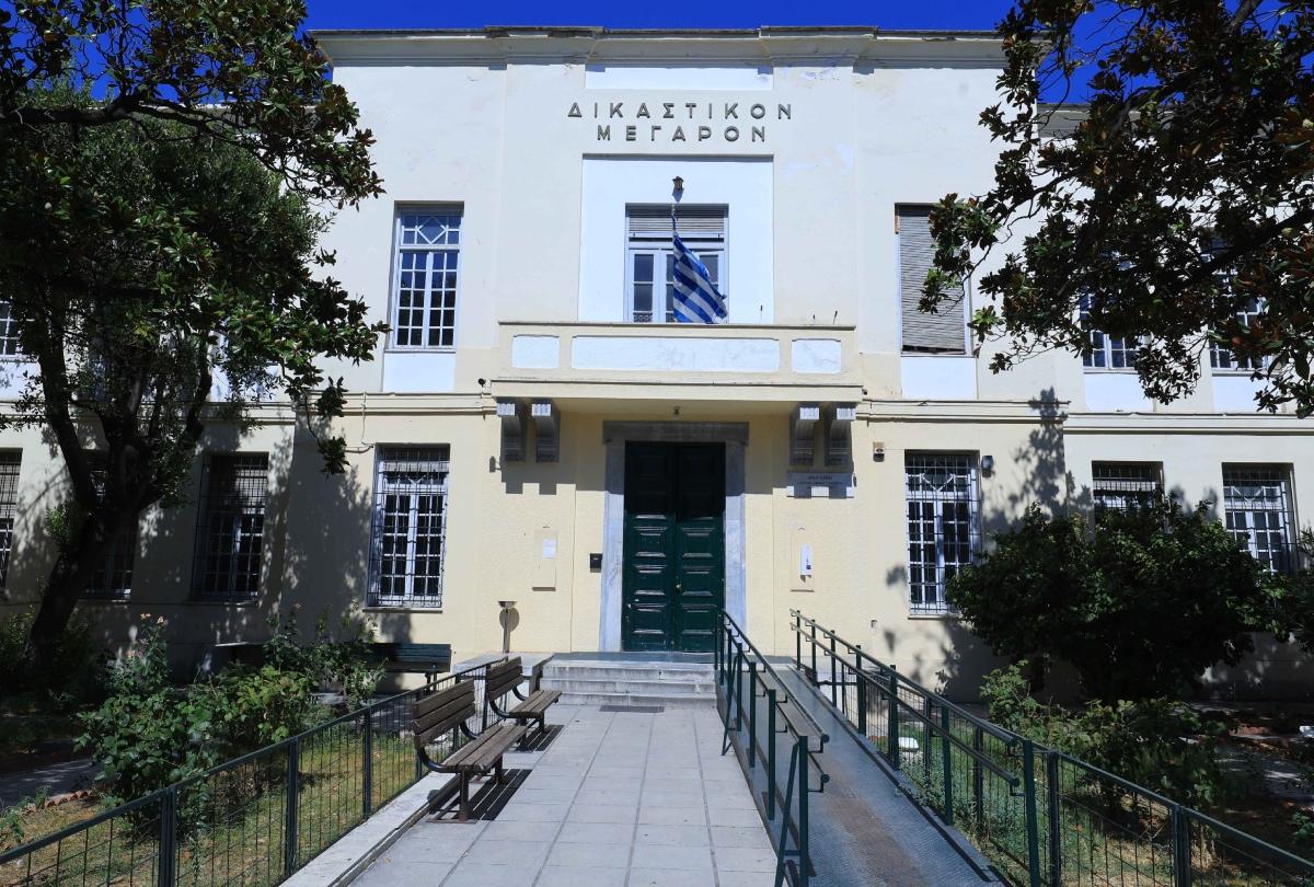Στον Ανακριτή Βόλου 25χρονος για διακίνηση ναρκωτικών – Τι βρέθηκε στο σπίτι του