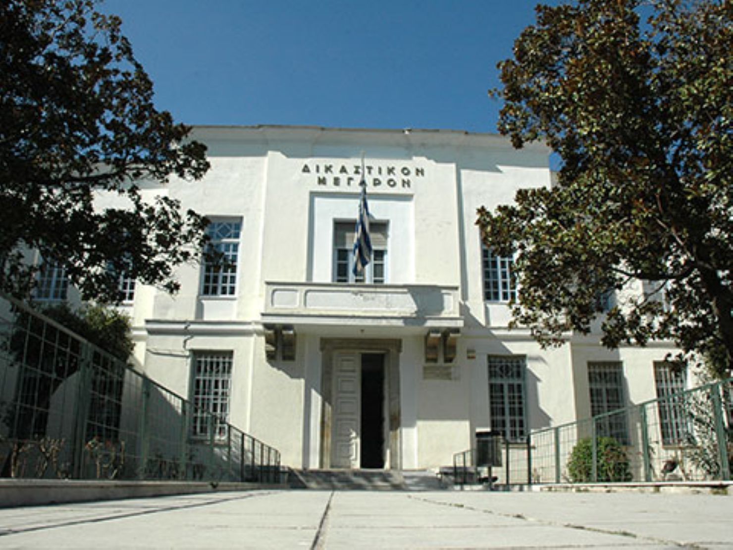 Ελεύθεροι χωρίς όρους δύο αδέλφια Ρομά για κλοπές κοσμημάτων από ηλικιωμένες στη Μαγνησία