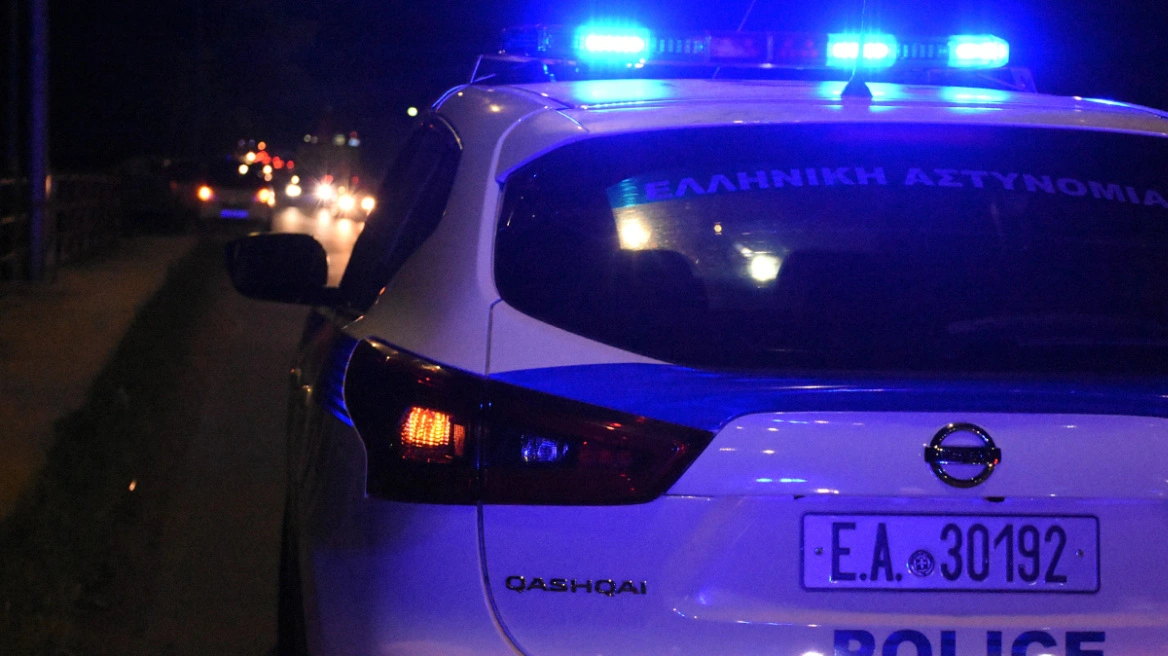 Δέκα νταήδες ξυλοφόρτωσαν δυο νεαρούς που επέβαιναν σε ταξί στην παραλία του Βόλου