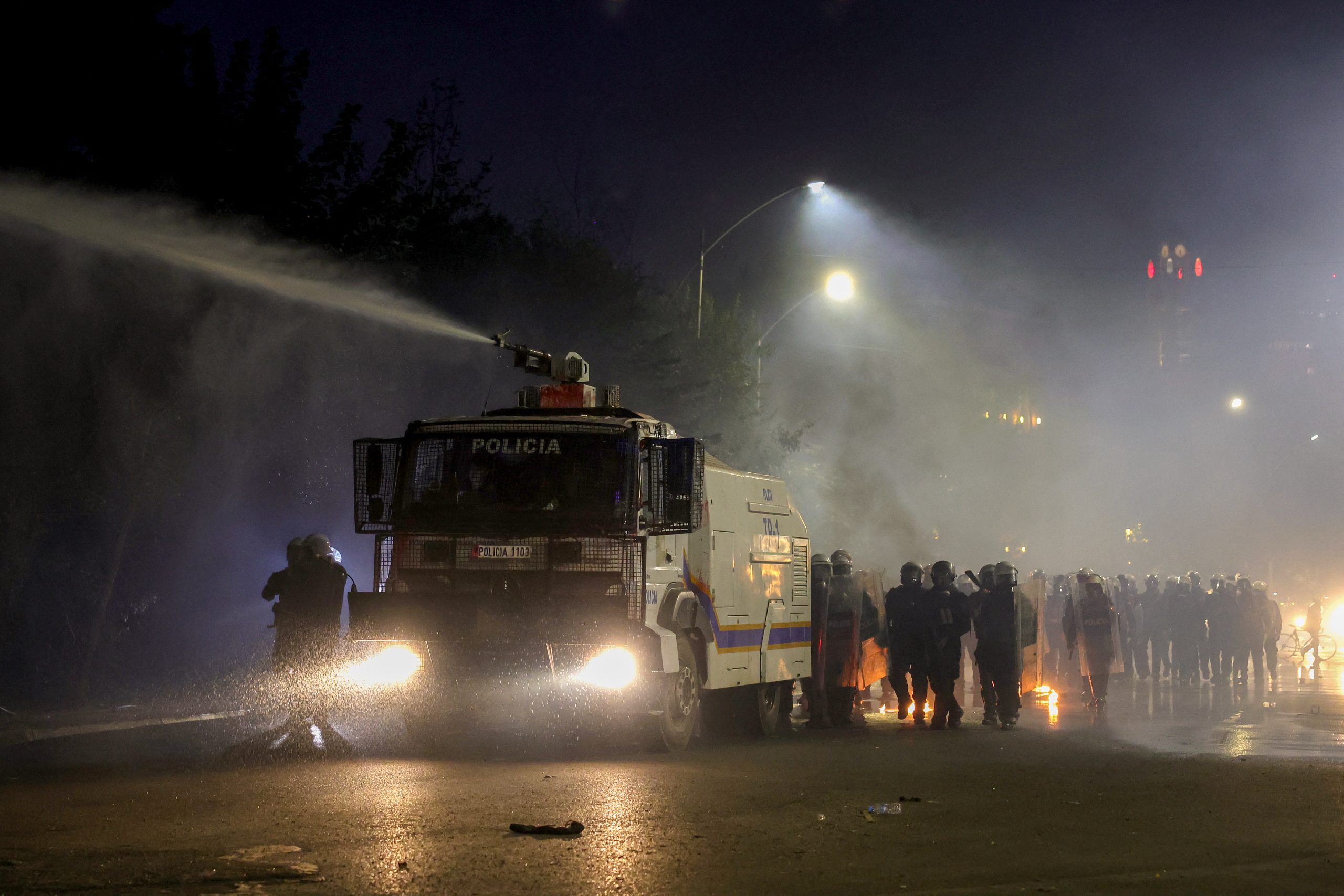 Αλβανία: Σε «μαύρη λίστα» βάζει η κυβέρνηση τους πρωταγωνιστές των επεισοδίων – «Θα συνεχίσουμε μέχρι να παραιτηθεί ο Ράμα» λένε οι φοιτητές