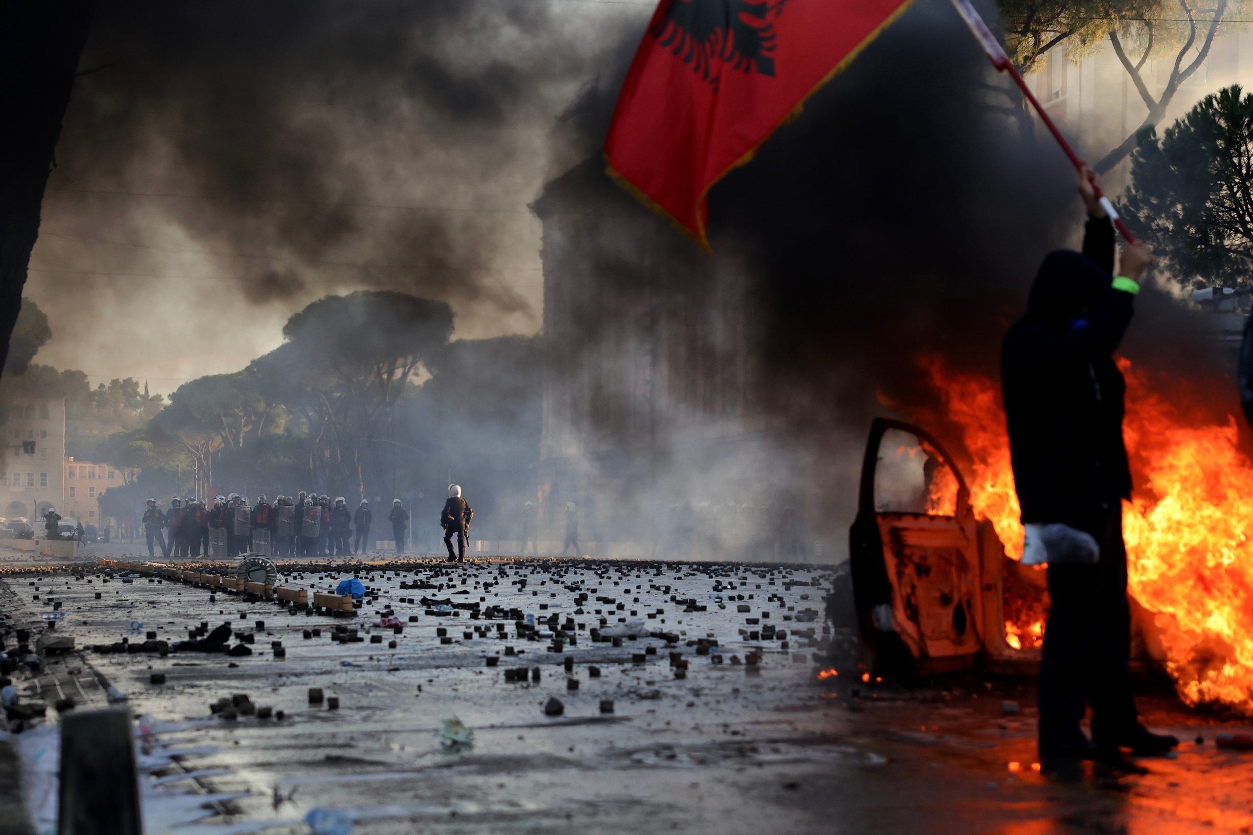 Κλιμακώνονται οι αντικυβερνητικές διαδηλώσεις στην Αλβανία: Νέο κάλεσμα για κινητοποιήσεις σήμερα – Τι μεταδίδει ο απεσταλμένος του ΕΡΤnews στα Τίρανα