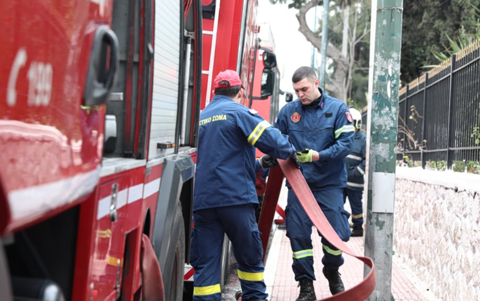 Κεραυνοί προκάλεσαν φωτιά σε παραθεριστική κατοικία στο Βρωμονέρι Νοτίου Πηλίου- Αμεση παρέμβαση της Πυροσβεστικής